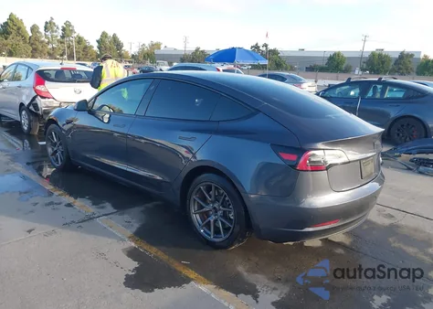 2022 Tesla Model 3 Long Range Dual Motor All-Wheel Drive z USA, uszkodzony, nr VIN 5YJ3E1EB7NF169326